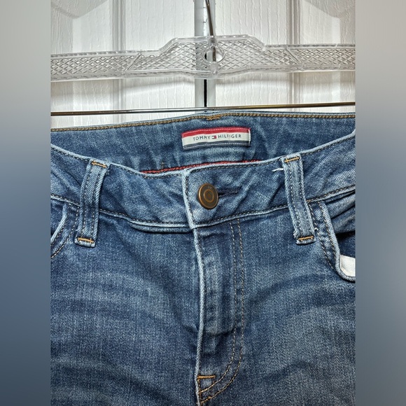 Tommy Hilfiger - Women's Fall Basic Casual Distressed Blue Jeans in Size M - Picture 3 of 5